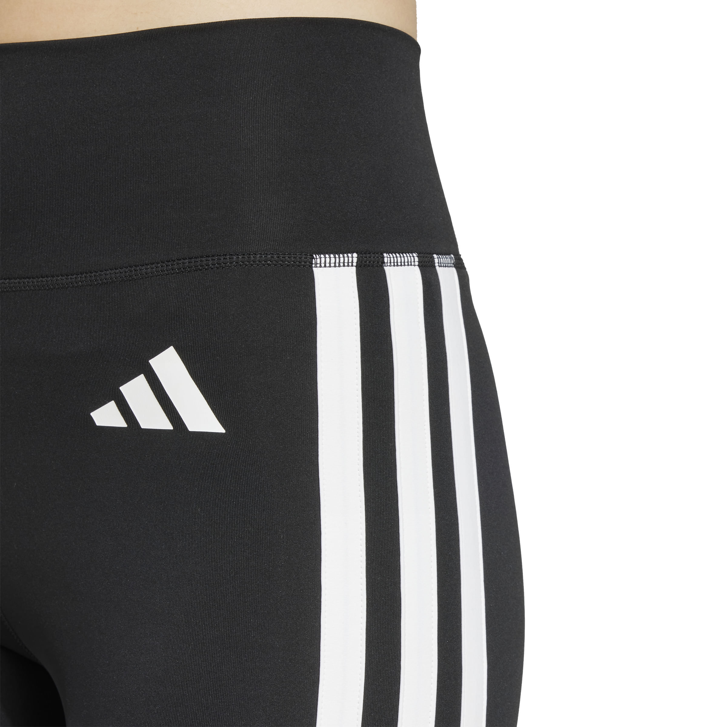 JD6545_6_APPAREL_On Model_Detail View 1_white